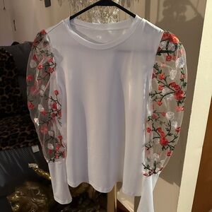 Floral Embroidered White Top with see through arms Size Large. NEW!